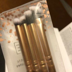 LUXIE 4 piece Premium Synthetic Handcrafted Brushes Gold Sparkle *New & Sealed*